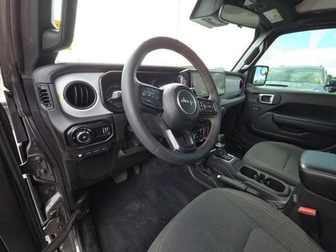 Used 2024 Jeep Wrangler Unlimited w/ Convenience Group AWD/4WD image 16