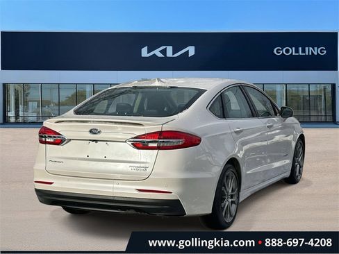 Used 2019 Ford Fusion Titanium image 3