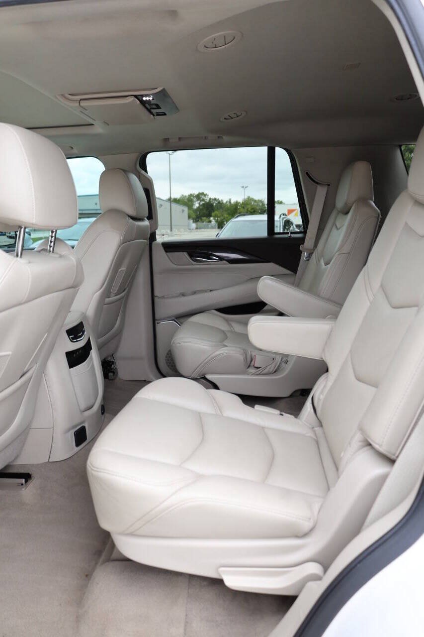 Used 2017 Cadillac Escalade Premium Luxury AWD/4WD image 17