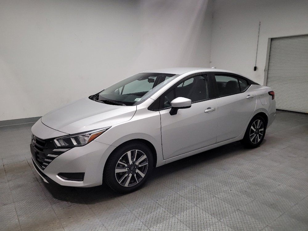 Used 2023 Nissan Versa SV FWD image 2