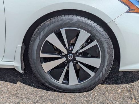 Used 2022 Nissan Altima 2.5 SV FWD image 11