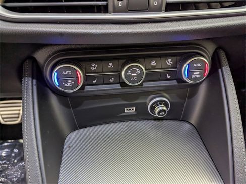 Used 2024 Alfa Romeo Stelvio Ti image 27