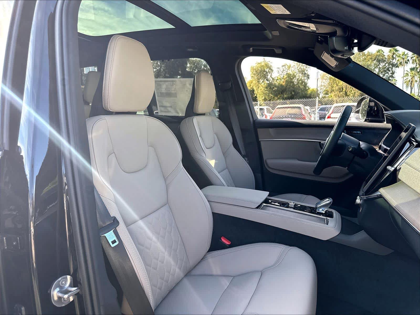 New 2027 Volvo XC90 B6 Plus AWD/4WD image 32