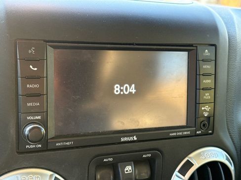 Used 2016 Jeep Wrangler Unlimited Rubicon w/ Connectivity Group image 21