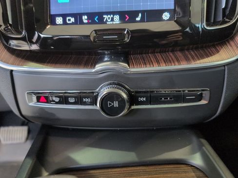 Used 2022 Volvo XC60 B5 Momentum w/ Advanced Package image 23