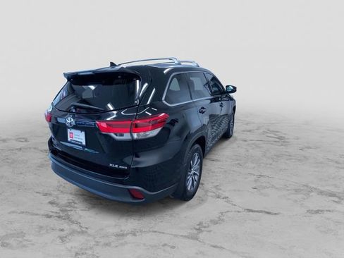 Certified 2019 Toyota Highlander XLE AWD/4WD image 9