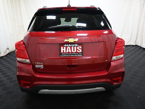 Used 2019 Chevrolet Trax LT w/ LT Convenience Package FWD image 14