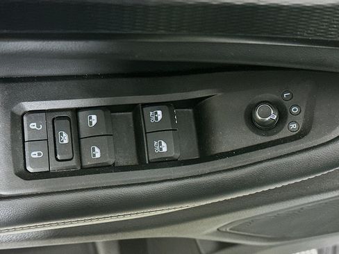 Used 2023 Jeep Grand Cherokee Laredo w/ Luxury Tech Group I AWD/4WD image 15