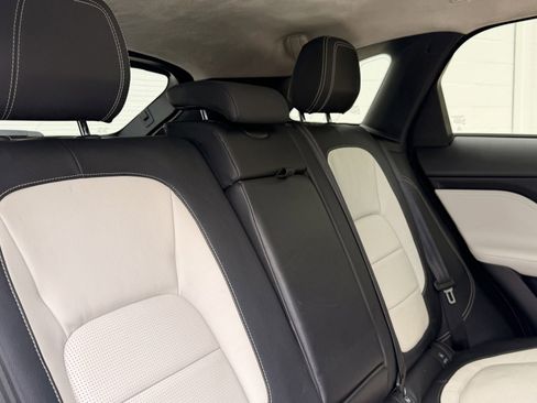 Used 2019 Jaguar F-PACE R-Sport image 26