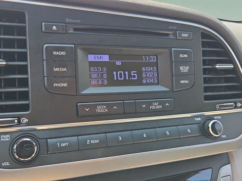 Used 2017 Hyundai Elantra SE FWD image 19