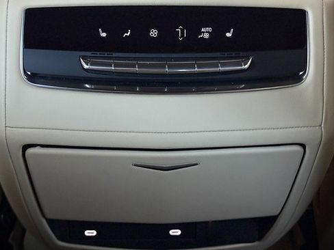 Used 2024 Cadillac Escalade ESV Premium Luxury image 18