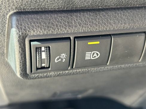 Used 2025 Toyota Corolla SE image 24