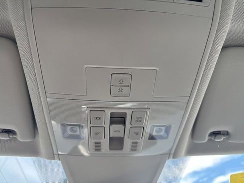 Used 2021 Volkswagen Tiguan SEL image 22