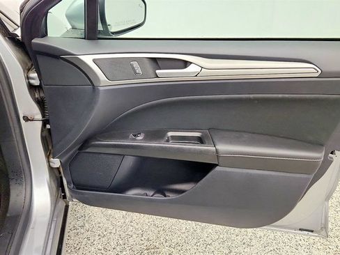 Used 2020 Ford Fusion SE FWD image 23