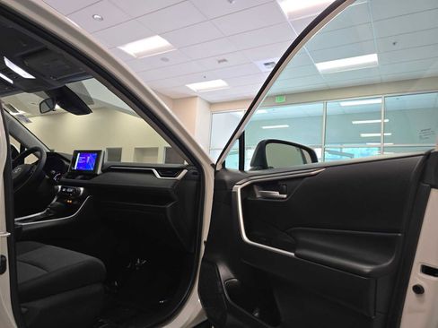 Used 2023 Toyota RAV4 XLE AWD/4WD image 28
