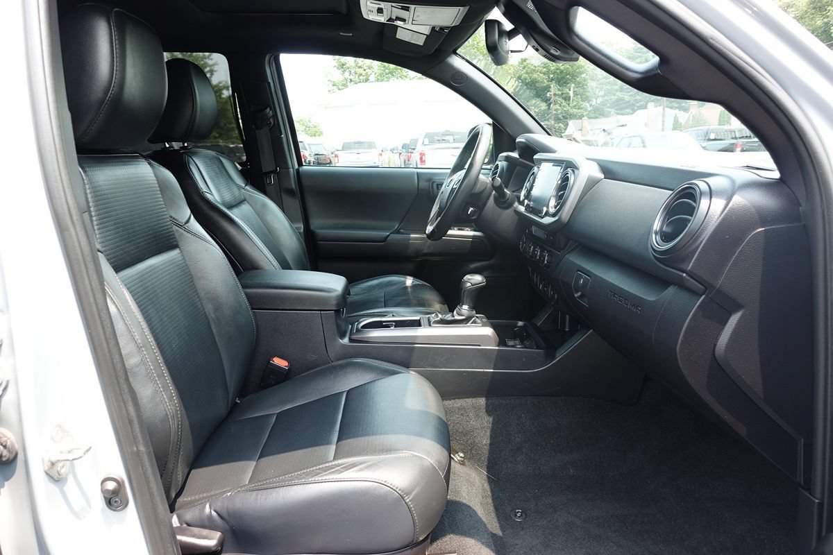 Used 2020 Toyota Tacoma TRD Off-Road AWD/4WD image 35