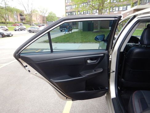 Used 2017 Toyota Camry SE FWD image 15