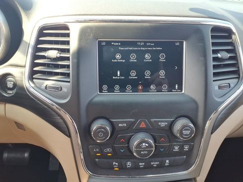 Used 2021 Jeep Grand Cherokee Laredo image 19