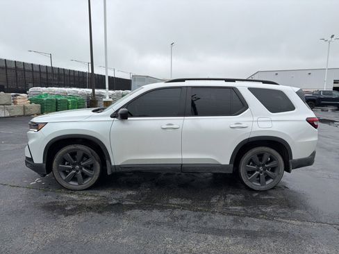 Used 2025 Honda Pilot Sport image 3