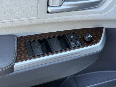 Used 2021 Toyota Sienna XLE image 16