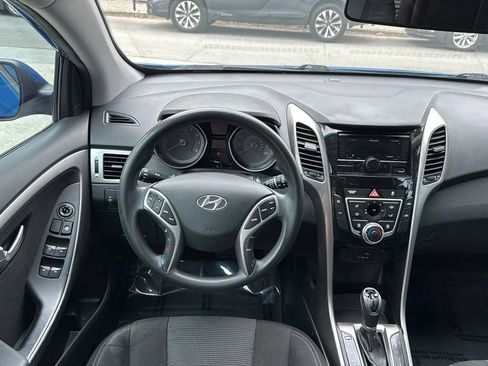 Used 2017 Hyundai Elantra GT FWD image 26