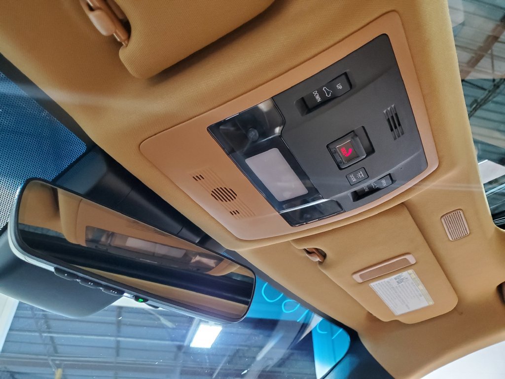 Used 2022 Lexus ES 300h w/ Accessory Package FWD image 35