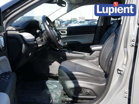 Used 2022 Jeep Compass Limited image 13