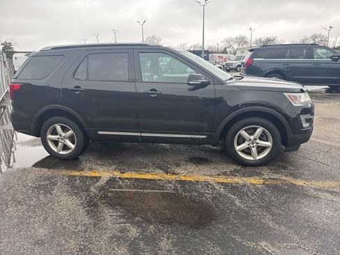 Used 2017 Ford Explorer XLT w/ Equipment Group 202A image 5