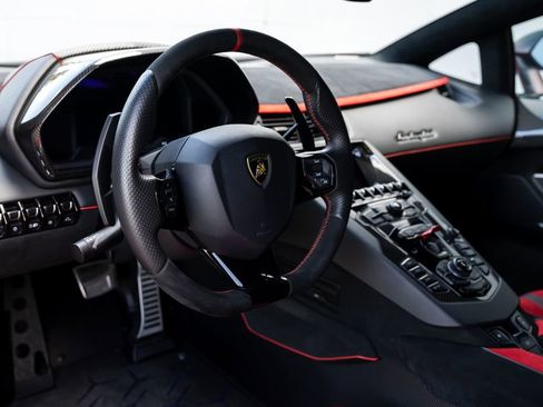 Used 2019 Lamborghini Aventador SVJ image 4