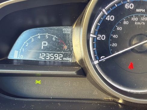 Used 2019 Toyota Yaris L image 17