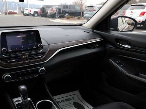 Used 2024 Nissan Altima 2.5 SV image 24