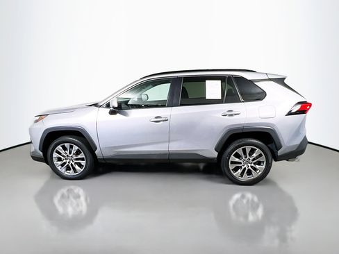 Used 2022 Toyota RAV4 XLE Premium image 9