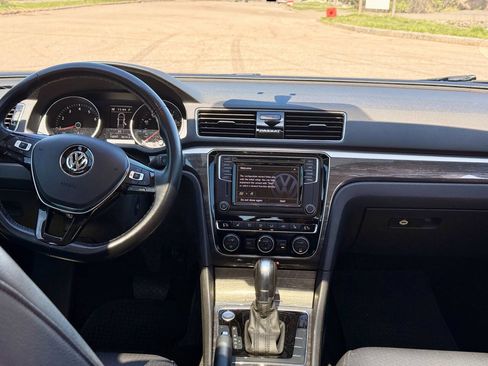 Used 2018 Volkswagen Passat 2.0T SE w/ SE Lighting Package FWD image 14