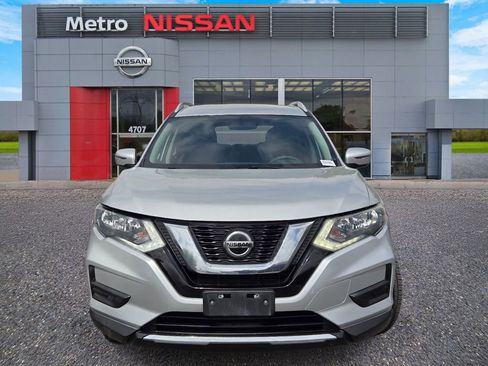 Used 2018 Nissan Rogue SV w/ Premium Package FWD image 2