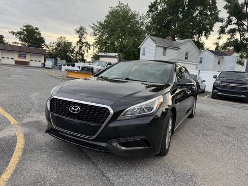 Used 2016 Hyundai Sonata SE FWD image 2