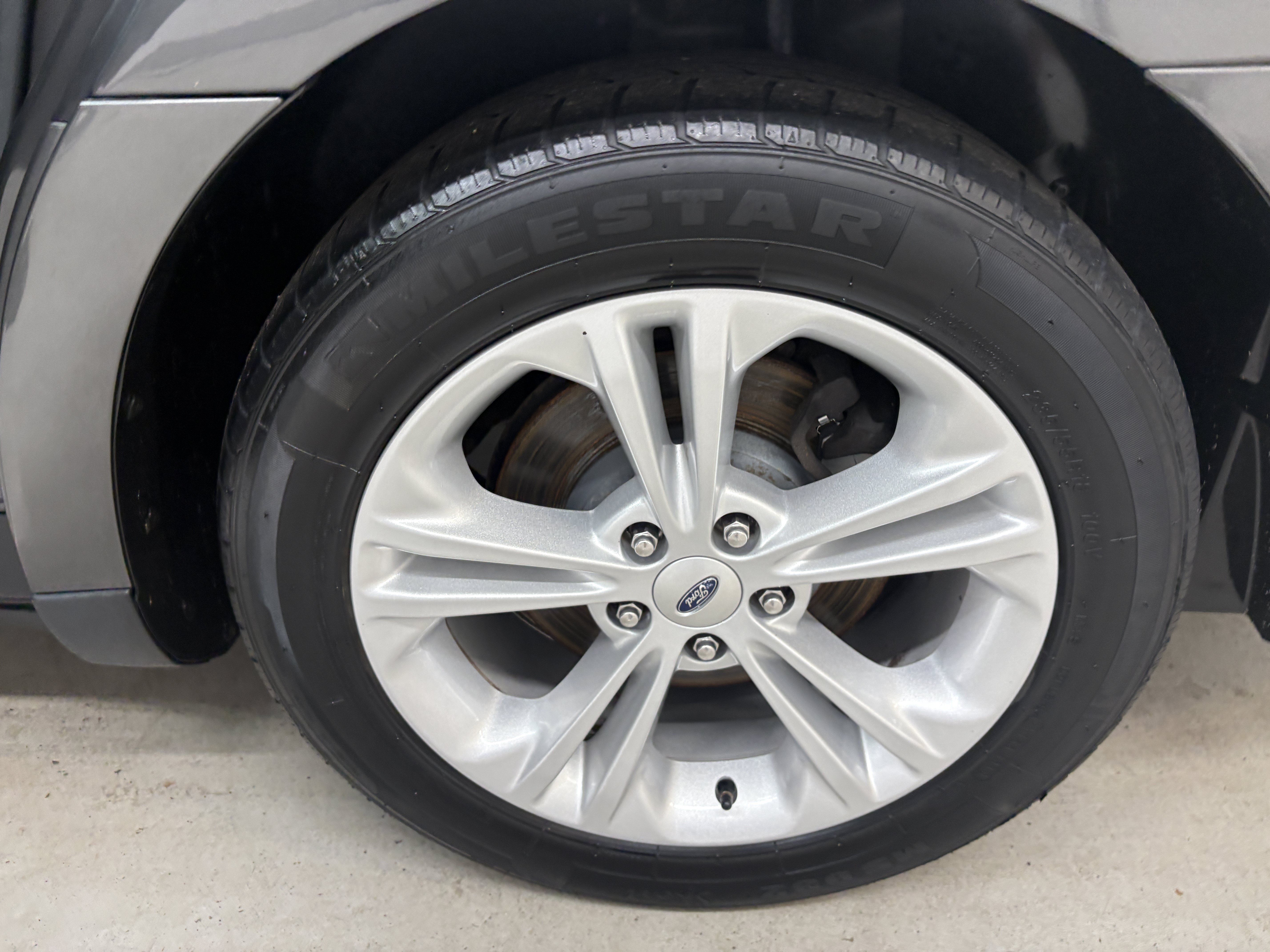 Used 2015 Ford Taurus SEL FWD image 8