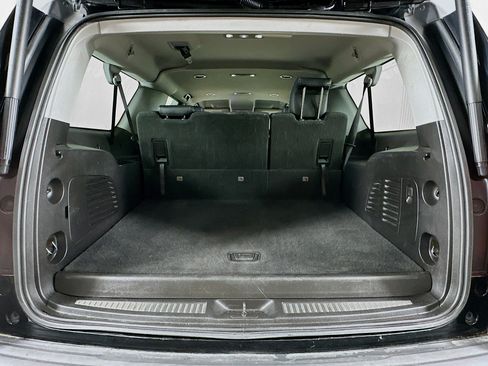 Used 2018 Chevrolet Suburban LT image 31