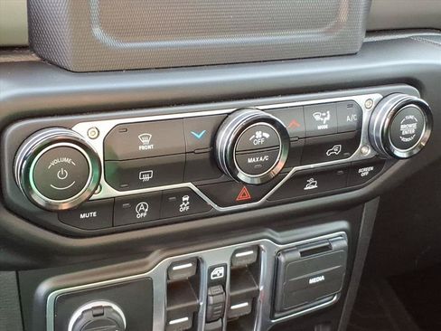 Used 2022 Jeep Gladiator Sport AWD/4WD image 28