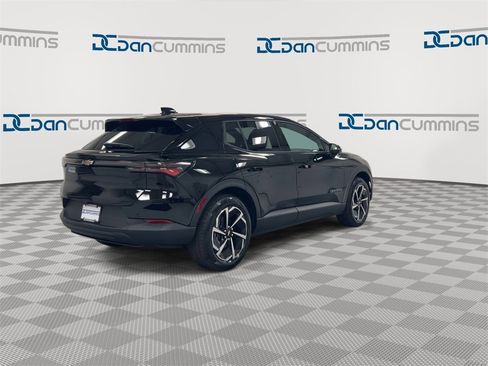 New 2026 Chevrolet Equinox EV LT image 8