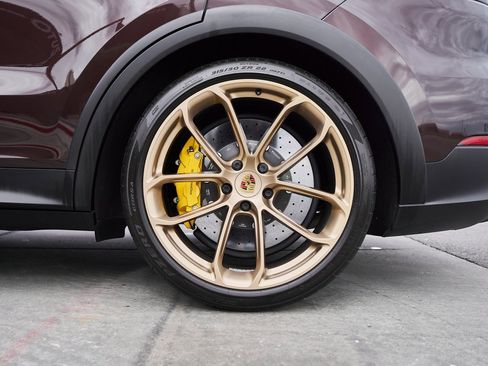 Used 2022 Porsche Cayenne Turbo GT image 18