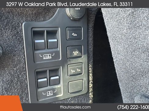 Used 2017 Land Rover Discovery HSE AWD/4WD image 54