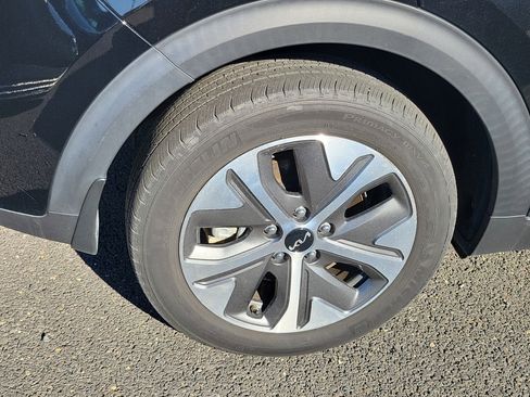 Used 2022 Kia Niro EX image 5