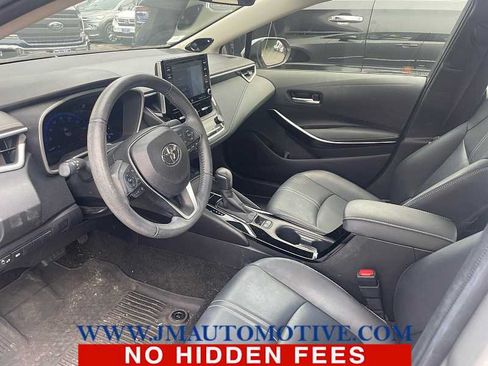 Used 2020 Toyota Corolla XLE FWD image 2