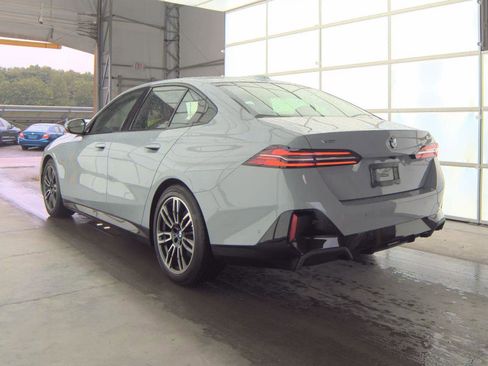 Used 2026 BMW 540i xDrive w/ M Sport Package AWD/4WD image 2