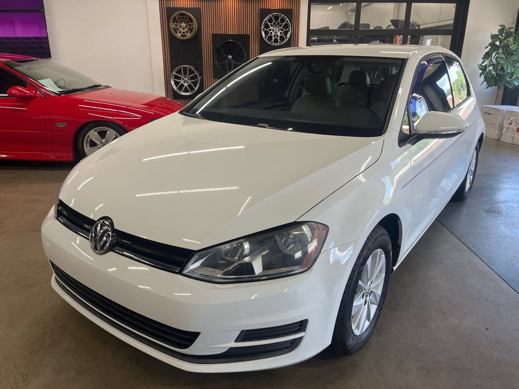Used 2015 Volkswagen Golf S FWD image 2