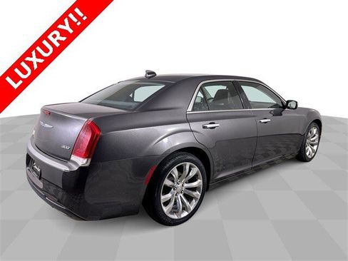 Used 2018 Chrysler 300 Limited image 8