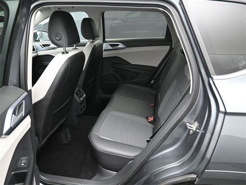 Certified 2025 Volkswagen Taos SE image 27