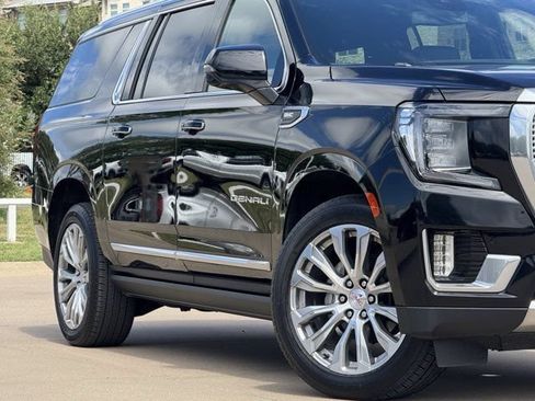 Used 2023 GMC Yukon XL Denali AWD/4WD image 3