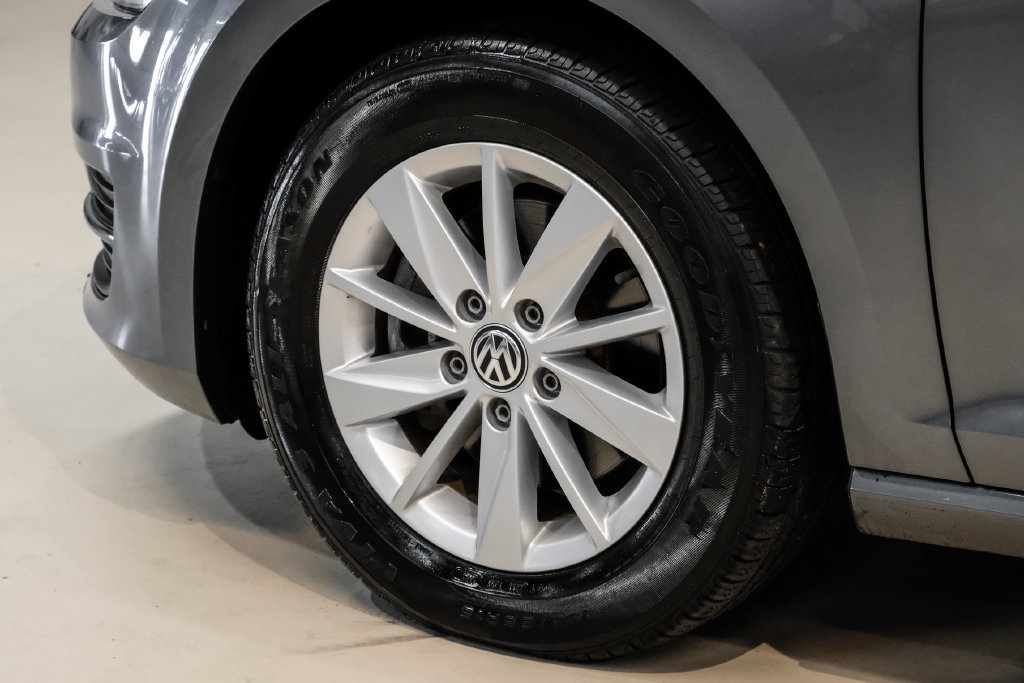 Used 2015 Volkswagen Golf S FWD image 51