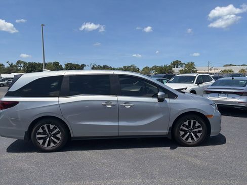 Certified 2025 Honda Odyssey EX-L image 8